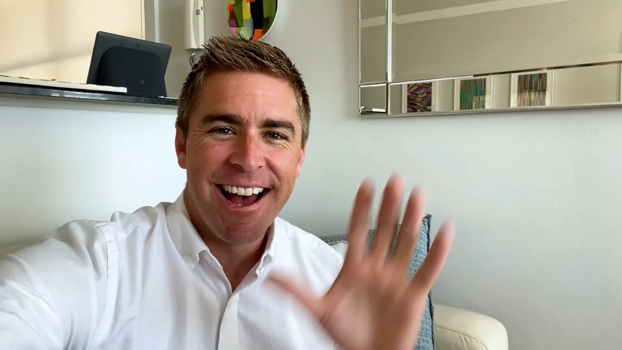 Eric Presnall waving in a thank-you video for Verified Investing